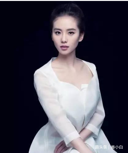 那些拥有天鹅颈女星,长脖子看起来确实漂亮,