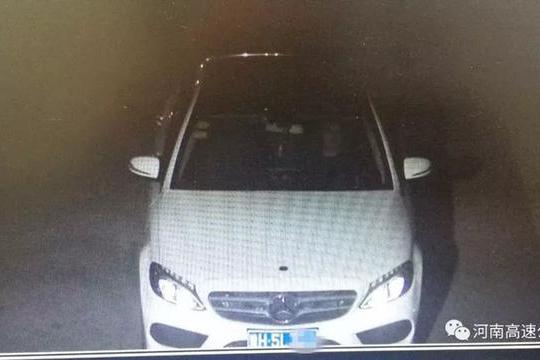 120公里巡航冲卡的奔驰车主薛先生发了一条微博，评论区太精彩了