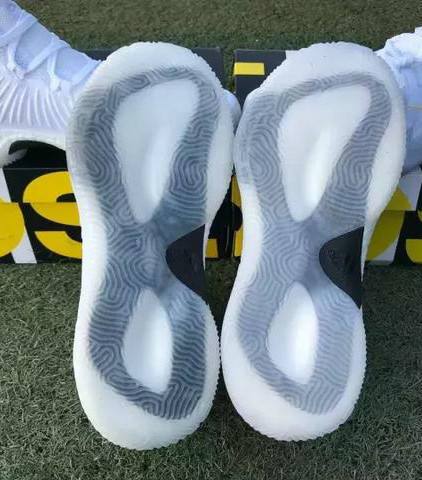 真标鞋和正品区别差距?维金斯篮球鞋的真假细节鉴定