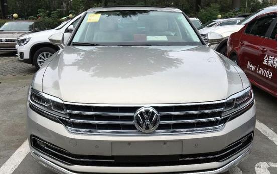 车主买了一辆大众汽车，女友见到后很生气，这价格可以买奔驰了