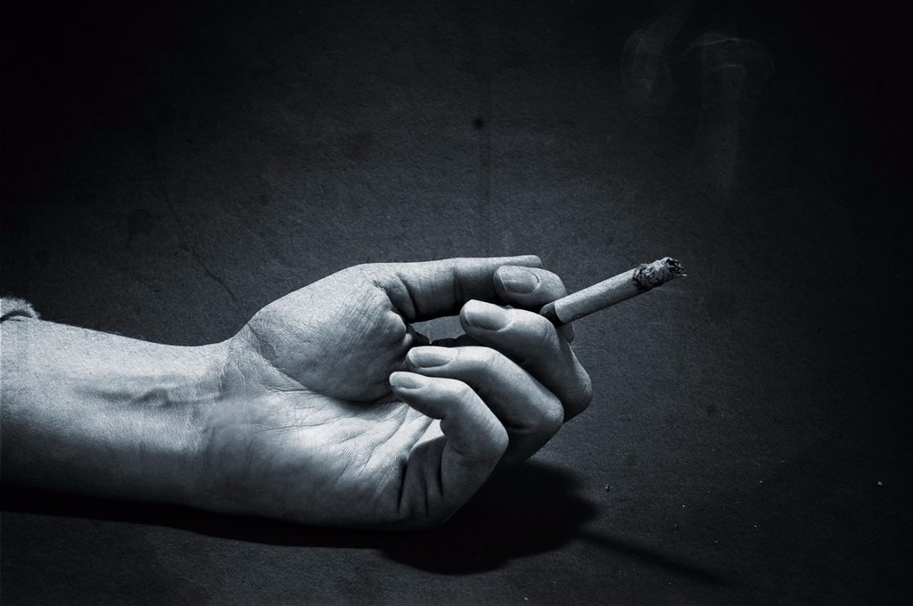 烟草公司不说的秘密,抽烟为何上瘾?这些物质的