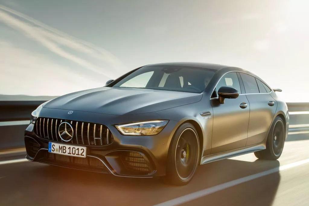 100万的大奔驰，这次想怼保时捷