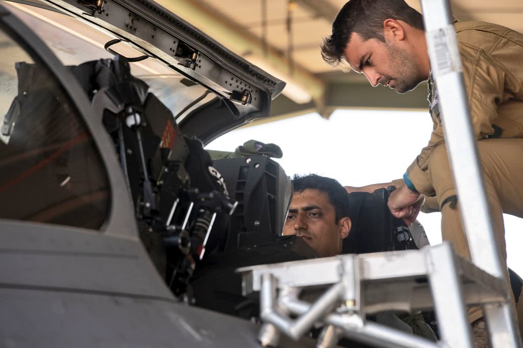 法国阵风战斗机首次现身印度,最坑军购已导致