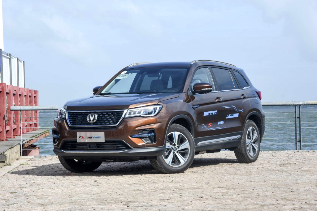 长安CS75 PHEV今晚上市 百公里油耗1.6L