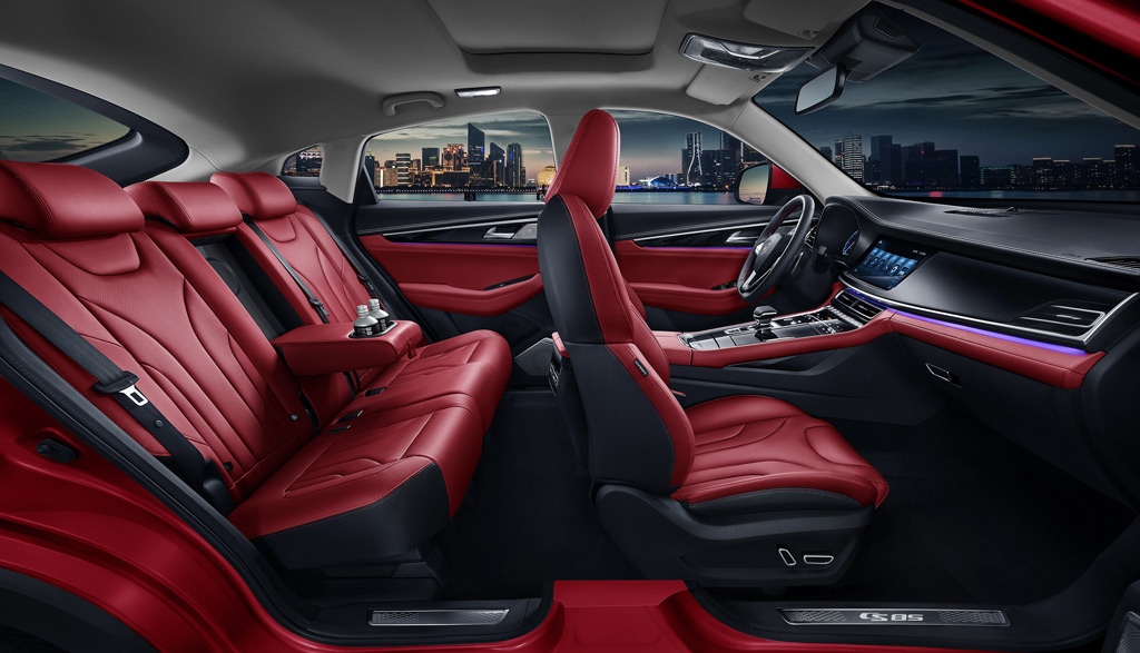 长安CS85内饰官图发布 广州车展正式亮相