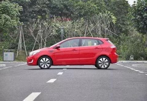 3款合资小车增配又降价，飞度得哭，自主得疯！