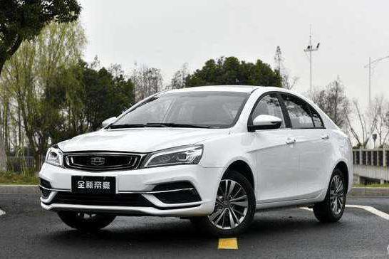 长安新逸动全方位碾压吉利新帝豪？国民家轿销量王地位不保？