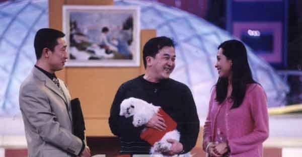 那个多年前成名于央视春晚的黑妹哪去了?改名