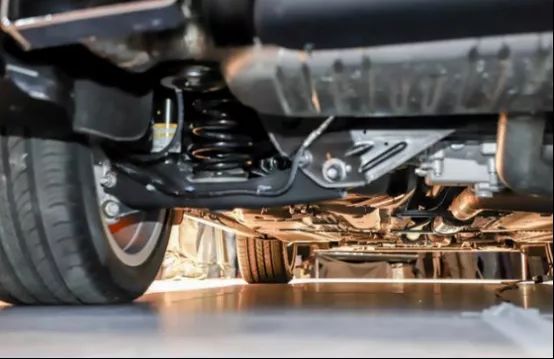 尴尬错位竞争的?25万左右凯迪拉克XT4真能叫