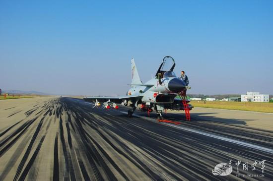 现代多少架歼10飞机能够有能力把二战100架零