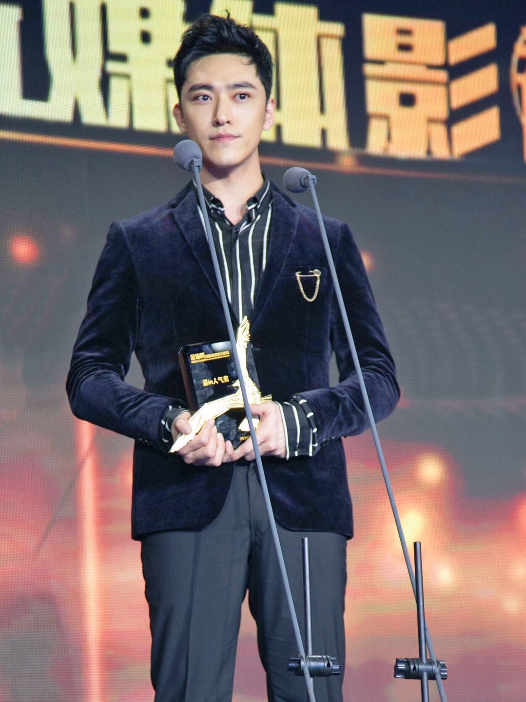 赵毅新亮相“金海鸥”影视周 获最in人气大奖