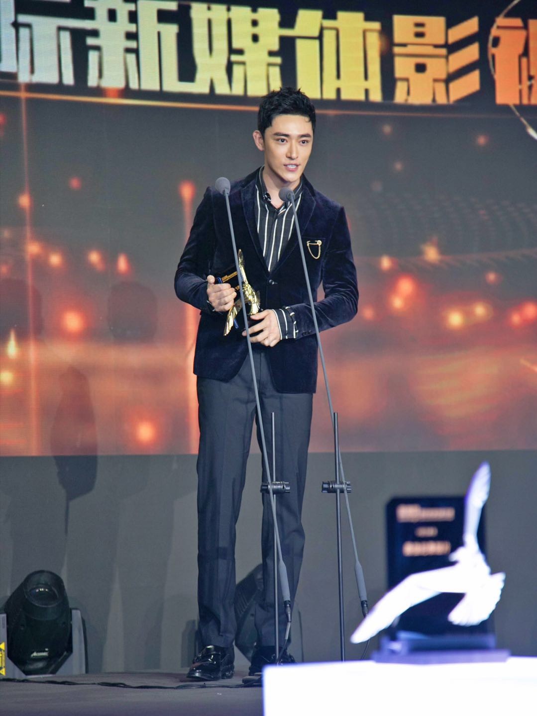 赵毅新亮相“金海鸥”影视周 获最in人气大奖