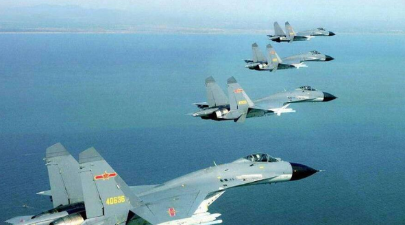 美国把F-22定义为四代机,为什么俄罗斯却认为