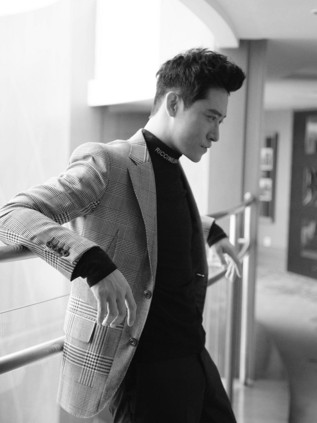 赵毅新亮相“金海鸥”影视周 获最in人气大奖