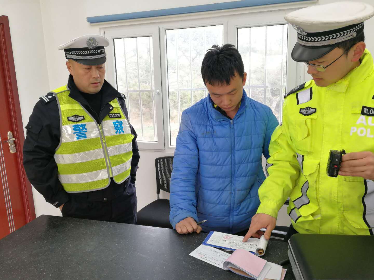 科目三没考完“心急”平度男子开车上高速被拘留