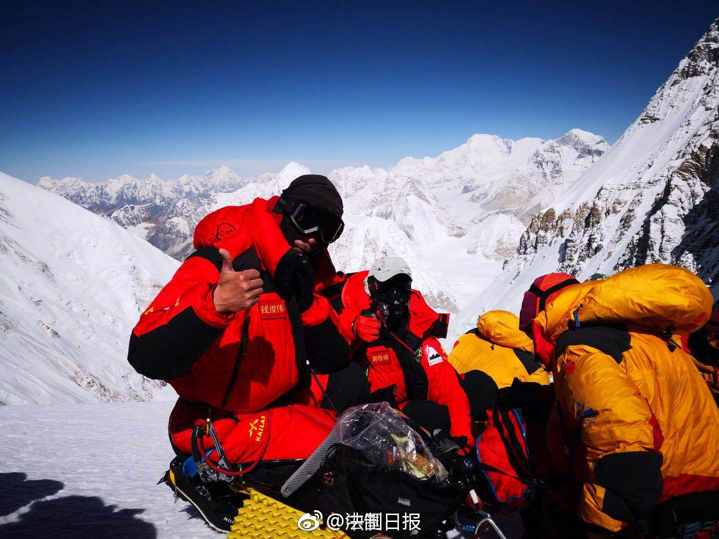 北大登山队成功登顶珠穆朗玛峰