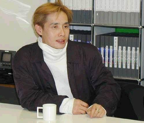 杨振宁老婆和邓建国老婆近照，同是老夫少妻，婚后生活天差地别