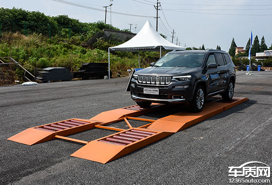 这一次让情怀落地 试驾全新Jeep大指挥官