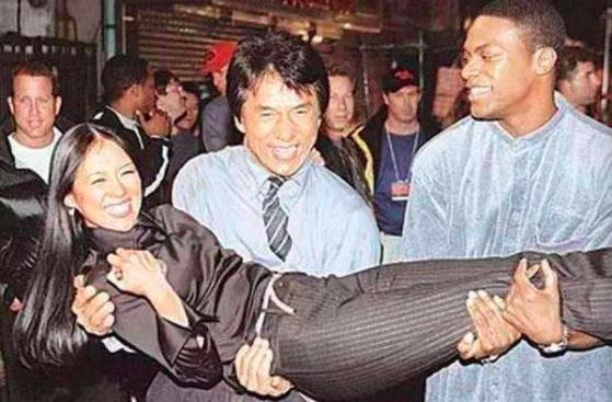 被金主现场占便宜还陪笑的女星:娱乐圈很难!孙