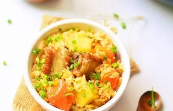 土豆排骨焖饭的家常做法, 很方便快捷的一道懒人菜