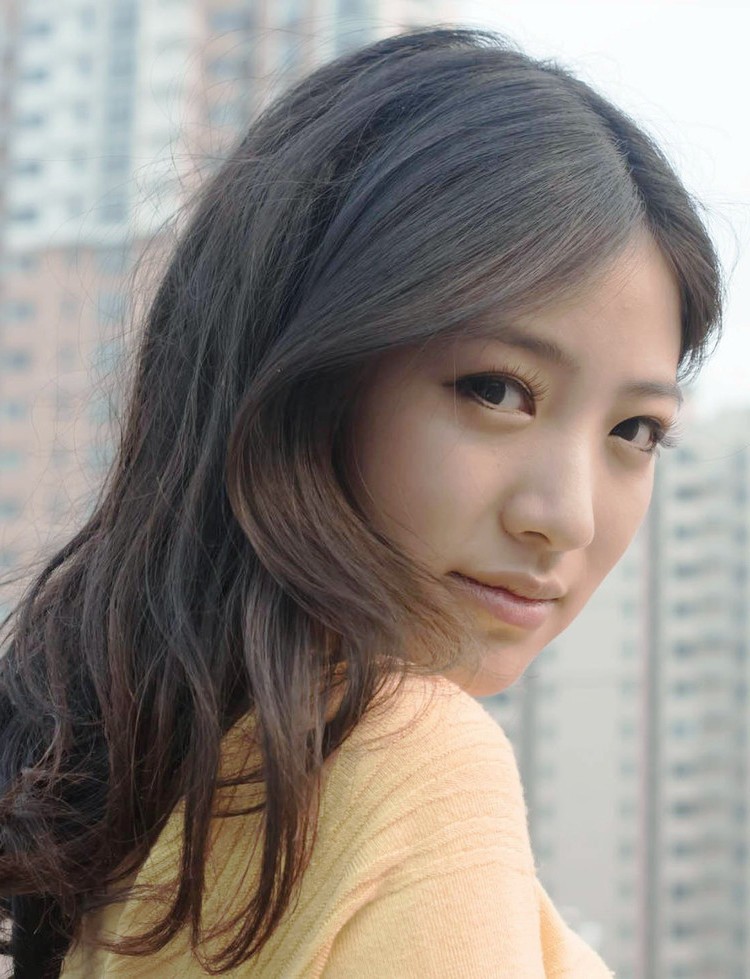 一个魅力大方的素雅小资女孩!