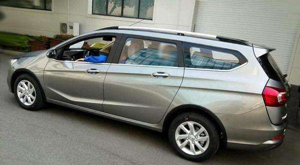 宝骏310W上市3万怒对丰田新款威驰 七座旅行车上市配置参数评测