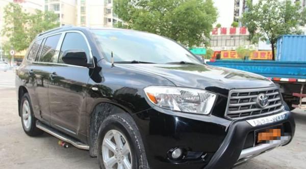 小伙买了辆二手汉兰达, 一开后备箱, 被惊喜到了!