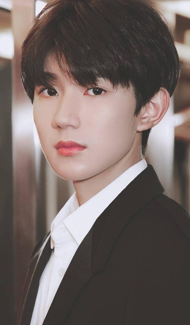 TFBOYS 王源为什么能火?几张图片告诉你!