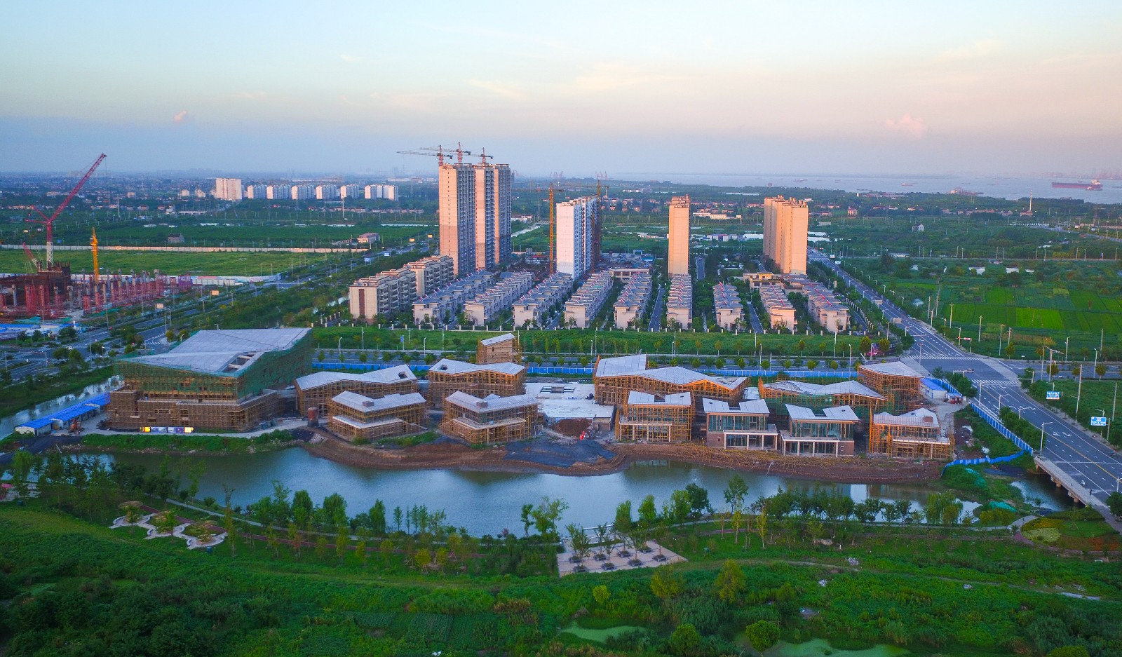 总建筑面积2.23万平米,靖江滨江新城休闲水街