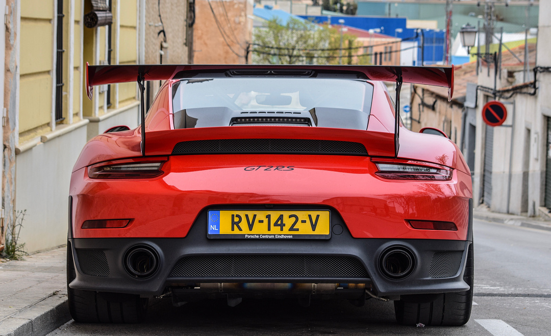 网友外国街拍保时捷911 gt2 rs ~_新浪看点
