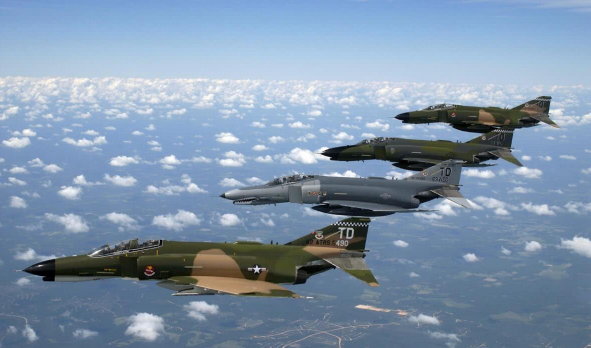 美国把F-22定义为四代机,为什么俄罗斯却认为