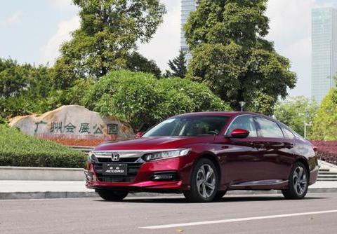 中级车的迷思：定位下沉的第十代雅阁能否喜提新生？