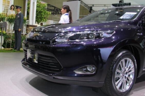 没白等,换新车标后比保时捷有逼格,17万入华,买