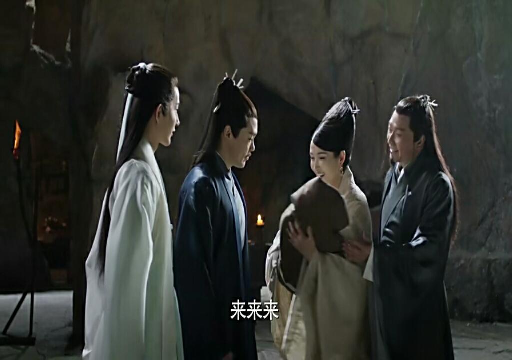 三生三世中抱过凤九的7个人,东华是凤九最爱,而他才是