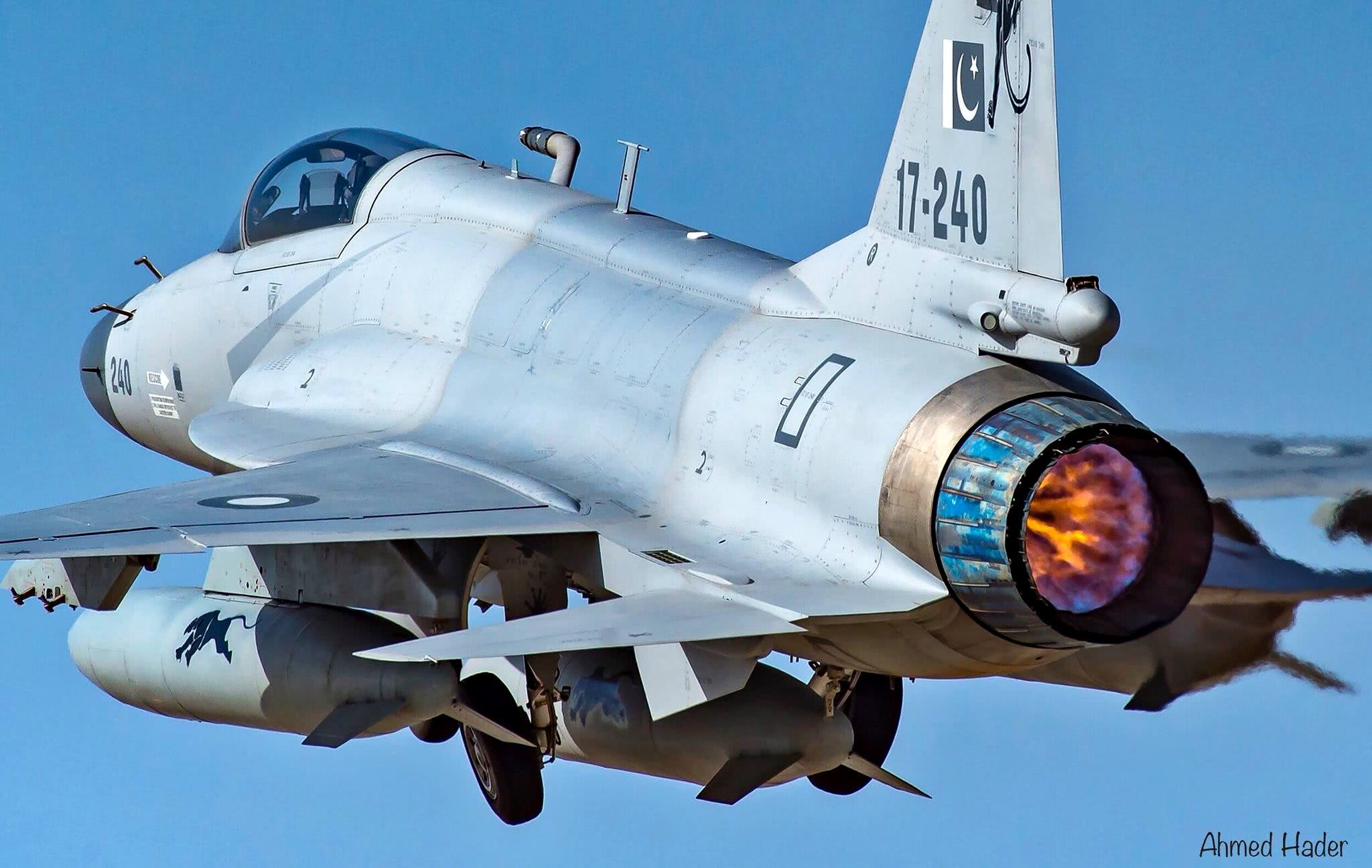 巴铁加油版jf-17成军 与多国战机编队秀武照超帅