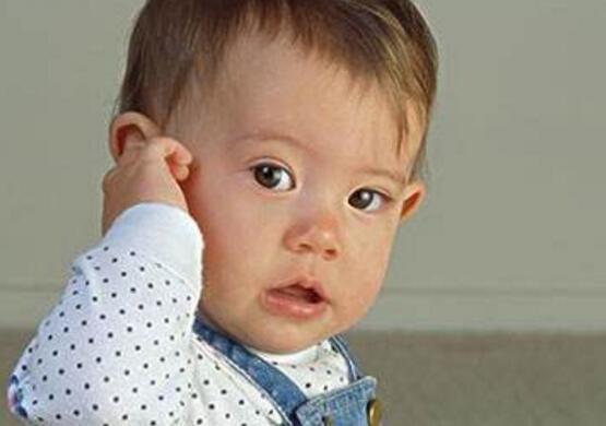 这些症状,告诉你宝宝有中耳炎了!宝宝中耳炎怎