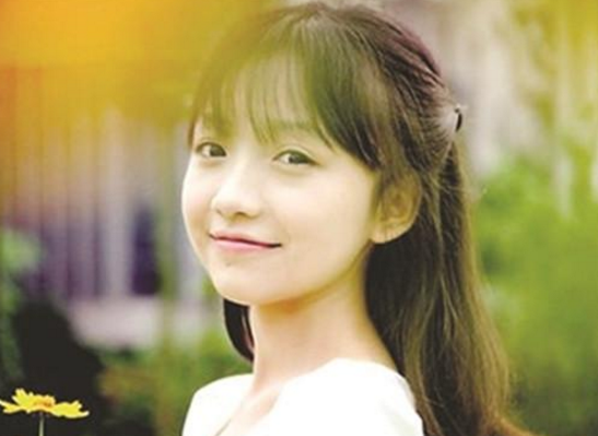 有一个人到国外去,为什么他周围的都是中国人