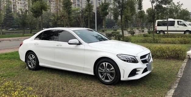 奔驰c180l图片新款,奔驰新款c级2021款新车 首台19款奔驰c180l现身,白色帅到掉渣