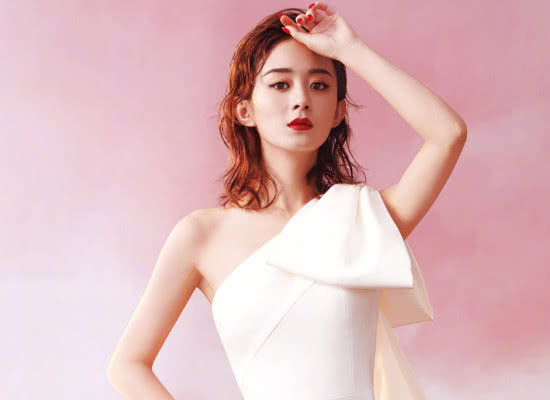 赵丽颖最新杂志封面图，网友:这也太好看了吧，你觉得如何?