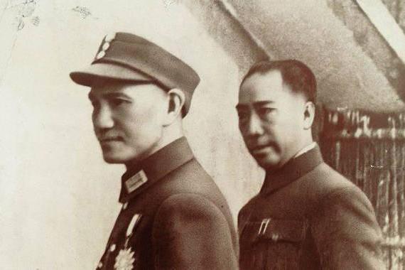 这个中将和弟弟，都栽在自己的姓氏上，一个被撤职，一个被枪决