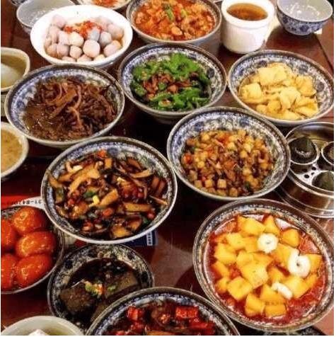 两个主持界一姐:一个嫁导演炫富成疾,一个力