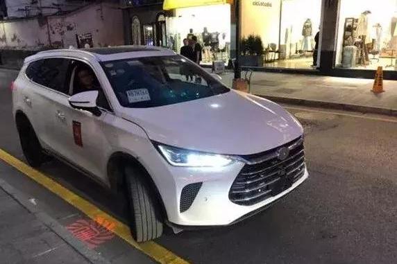 比亚迪全新唐上路！这设计、这造型不比30万合资车差