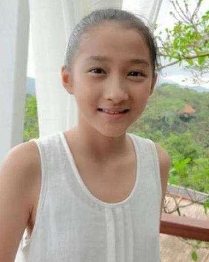 明星学生时代照片:关晓彤可爱,迪丽热巴清纯,b