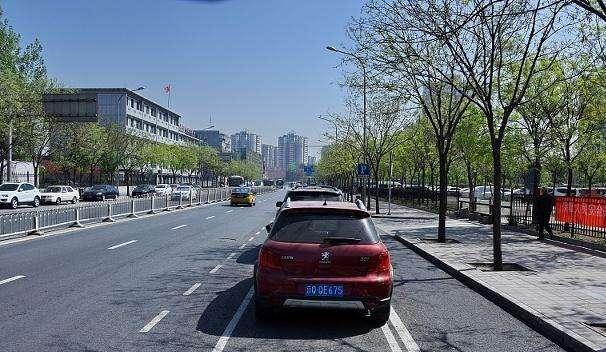 次民意调查结果迥异,小区停车位紧张怎么办,你