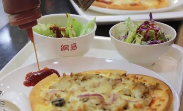 网易食堂被吐槽?员工自称吃的不好,看到食堂伙食后网友怒了!