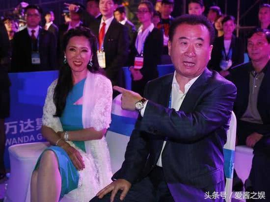 只知王思聪父亲,没想到爷爷外公背景更强,难怪称“国民老公”!