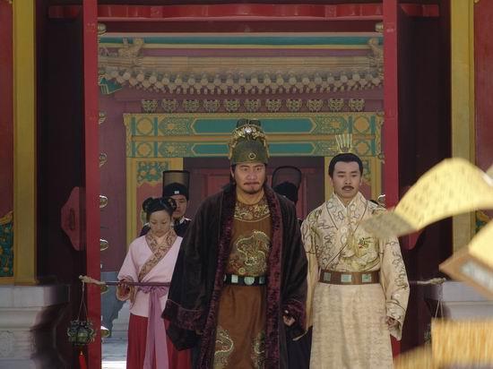 明朝工资有多低?副国级年薪不足50万,县令穷得