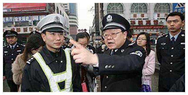贪官文强私生活写照，弟媳疯狂敛财，妻子在鱼池下藏匿2000万