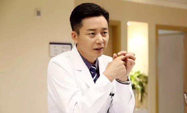 还有《他来了,请闭眼》里的连环杀人犯裴泽