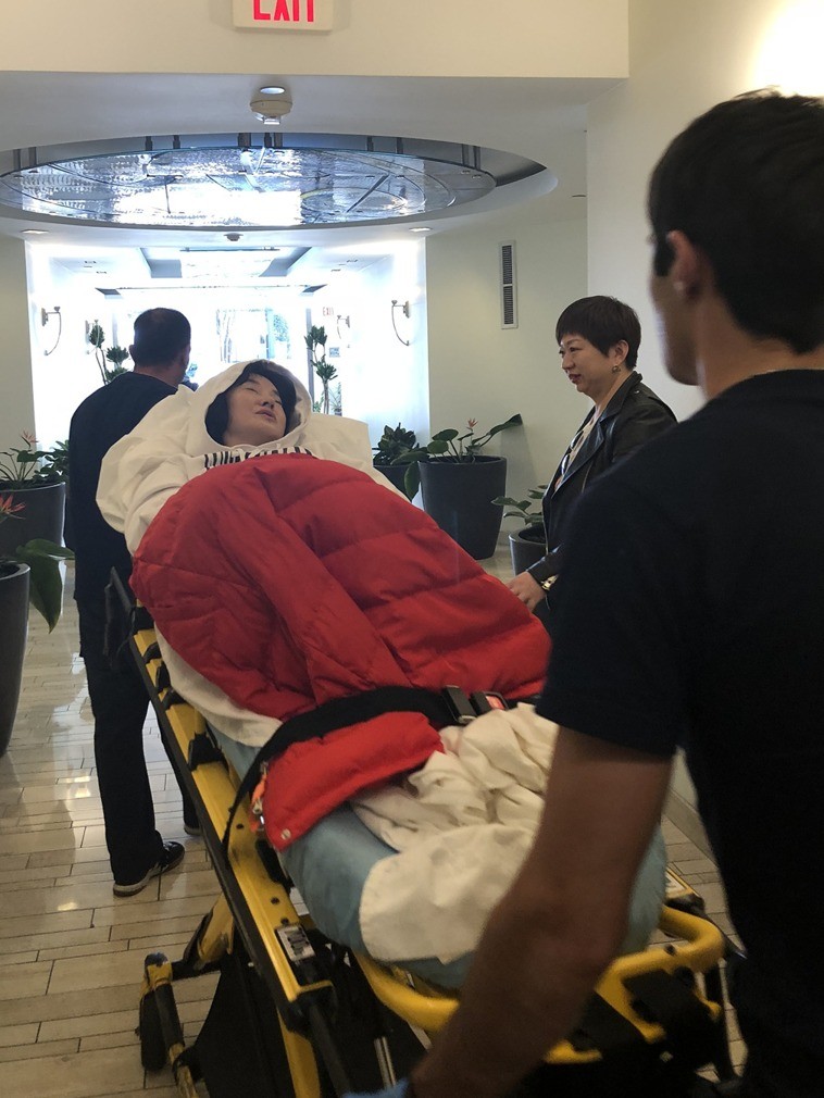 陈红病愈演出演唱《感恩的心》